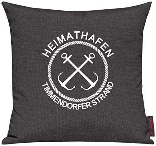 Shirtinstyle Sofakissen Heimathafen Timmendorfer Strand, Kissen, Sofa, Deko, See, Meer, Heimatort, Stadt, Urlaub, Größe 40 x 40cm, Farbe Anthrazit Shirtinstyle Sofakissen Heimathafen Timmendorfer Strand, Kissen, Sofa, Deko, See, Meer, Heimatort, Stadt, Urlaub, Größe 40 x 40cm, Farbe Anthrazit von Shirtinstyle