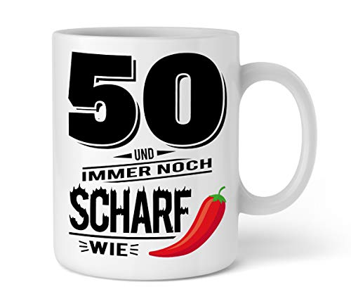 Shirtinator Geburtstags-Geschenk Tasse mit Spruch I 50 Und Scharf Wie Chili I Geschenkidee-n zum 50. Geburtstag Geschenk-e von Shirtinator