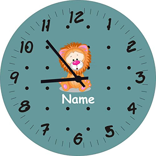 Shirtinstyle Kinderzimmeruhr mit Tiermotiv Löwe mit Wunschnamen Geschenk Uhr Kinder Handmade Wanduhr Wunschtext Name, 29cm, Farbe Ozeangreen Shirtinstyle Kinderzimmeruhr mit Tiermotiv Löwe mit Wunschnamen Geschenk Uhr Kinder Handmade Wanduhr Wunschtext Name, 29cm, Farbe Ozeangreen von Shirtinstyle