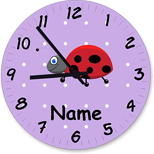 Shirtinstyle Wanduhr Kinderzimmeruhr Marienkäfer mit Wunschnamen Geschenk Uhr Kinder Handmade, 29cm, Farbe Pastelllila Shirtinstyle Wanduhr Kinderzimmeruhr Marienkäfer mit Wunschnamen Geschenk Uhr Kinder Handmade, 29cm, Farbe Pastelllila von Shirtinstyle