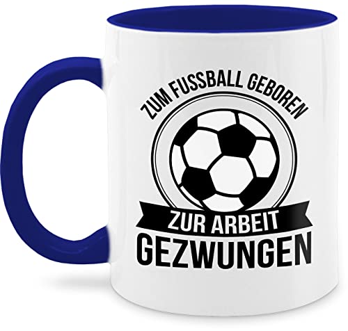 Tasse Tassen 325ml - Deko Hobby Geschenk - Zum Fußball geboren - Zur Arbeit gezwungen - 325 ml - Dunkelblau - fussball kaffeetasse nur noch eine pflanze von Shirtracer