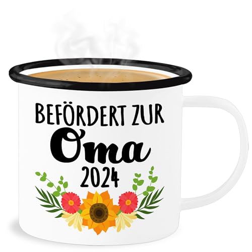 Emaille Becher Blechbecher - Großmutter - Befördert zur Oma 2024 mit Blumen - schwarz - 300 ml - Weiß Schwarz - omi oma, tasse für omas 2023 omilein 2022 grandma werden granny werdende geschenk von Shirtracer