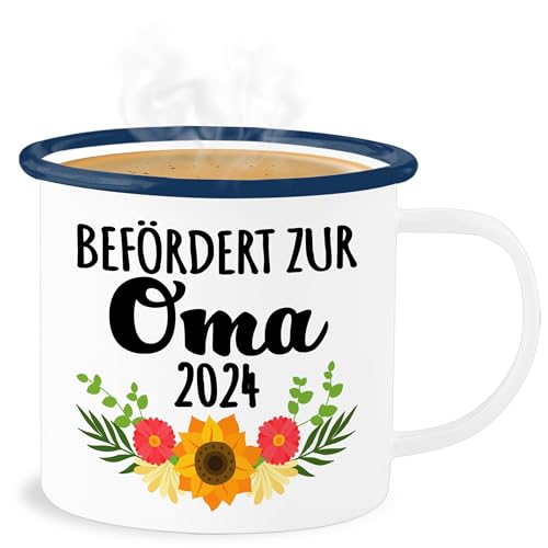 Emaille Becher Blechbecher - Großmutter - Befördert zur Oma 2024 mit Blumen - schwarz - 300 ml - Weiß Blau - beste omi geschenk tasse geschenke für omas geschenkideen die tag weihnachten grandma von Shirtracer