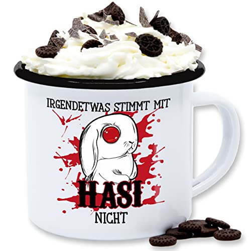 Emaille Tasse Blechtasse - Ostergeschenke - Irgendetwas stimmt mit Hasi - 300 ml - Weiß Schwarz - böses ostern oster hasen tassen frohe osterhase hasenmotiv osterüberraschungen irgendwas nicht von Shirtracer