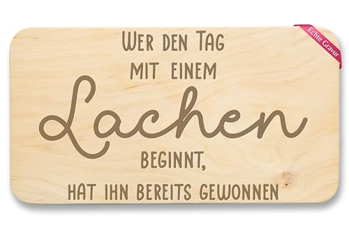 Frühstücksbrettchen Holz Natur - Statement - Frühstücksbrett - Wer den Tag mit einem Lachen beginnt I Spruch Morgen Lustig I Witzig Geschenk Sprüche - 22x12 - Holz - vatertagsgeschenk brettchen von Shirtracer
