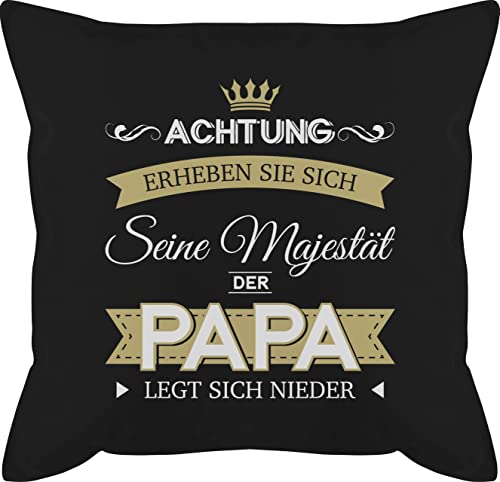 Kissen 50x50 - zum Vatertag - Achtung Seine Majestät der Papa legt Sich nieder | Geburtstag Geschenk Papi Lustig - 50 x 50 cm - Schwarz - Vatertagsgeschenk herrentagsgeschenk für von Shirtracer