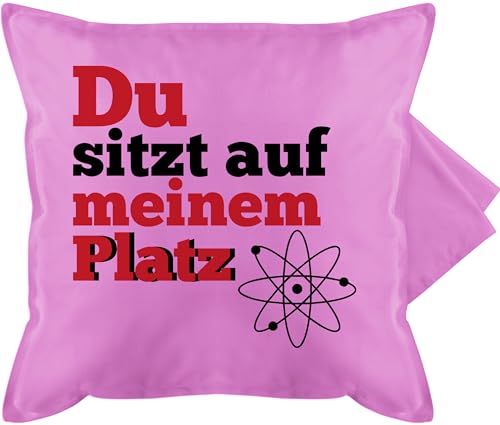 Shirtracer Kissenbezug - Statement Kissen mit Sprüchen - Du sitzt auf Meinem Platz - 50 x 50 cm - Pink - Spruch sprüche bezug für Couch spruechen sofakissen Bedruckte+Kissen+mit+Spruch kissenhülle von Shirtracer