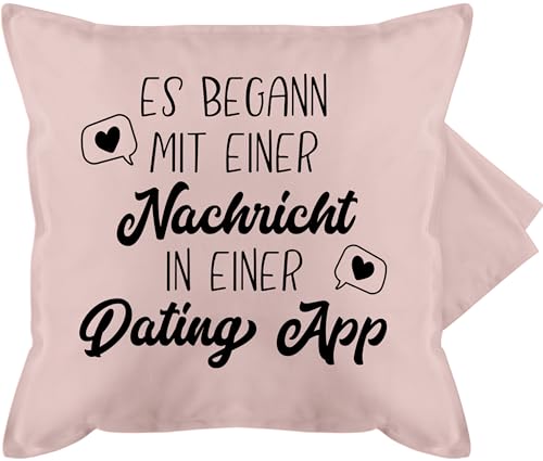 Kissenbezug - Valentinstag Partner Kissen Ideen - Es begann mit einer Nachricht Dating App - 50 x 50 cm - Hellrosa - valetinstagsgeschenke in valentinstagsgeschenke alles valentines geschenk von Shirtracer