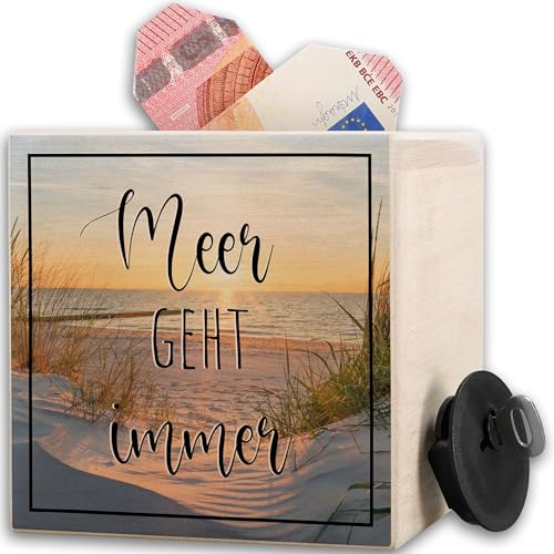 Meer Geht Immer I Urlaubskasse I Urlaub Spardose Holz | Urlaubsspardose | Urlaubsgeld | Maritime Auszeit - 10x10cm - Holz - geldgeschenk ostsee mit schlüssel reisekasse Reise sparbox Thema für von Shirtracer