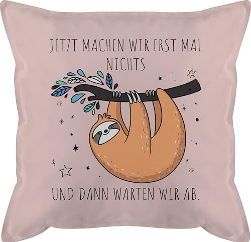 Shirtracer Kissen 50x50 - Faultier - Jetzt Machen wir erst mal Nichts und dann warten wir ab - Homeoffice Büro Spruch Kollegen - 50 x 50 cm - Hellrosa von Shirtracer