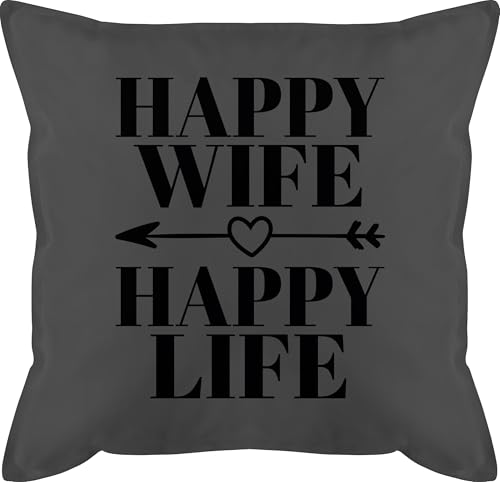 Kissen 50x50 - Statement - Happy Wife Happy Life mit Pfeil - schwarz - 50 x 50 cm - Grau - Statement-Kissen Statements kopfkissen sprüche Kissen 50x50 - Statement - Happy Wife Happy Life mit Pfeil - schwarz - 50 x 50 cm - Grau - Statement-Kissen Statements kopfkissen sprüche von Shirtracer