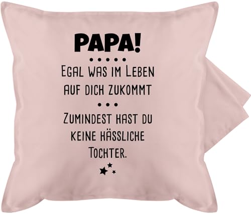 Kissenbezug - Geschenk zum Vatertag - Papa egal was im Leben auf dich zu kommt I keine hässliche Tochter - 50 x 50 cm - Hellrosa - herrentagsgeschenke kissen daddy herrentagsgeschenk männertag von Shirtracer