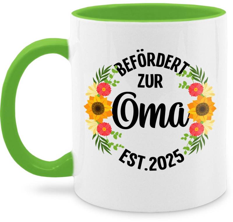 Shirtracer Tasse Befördert zur Oma 2025 mit Blumen - schwarz, Keramik, Oma Großmutter von Shirtracer