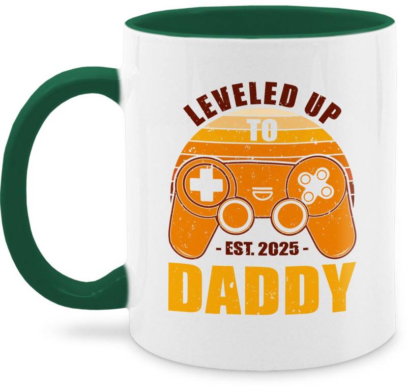 Shirtracer Tasse Leveled Up to Daddy Est 2025, Keramik, Geschenk Vatertag Kaffeetasse von Shirtracer