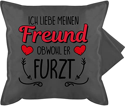 Kissenbezug - Kissen - Ich liebe meinen Freund obwohl er furzt - Ideen Valentinstag Mann Valentinsgeschenk für Ihn Freund Partner - 50 x 50 cm - Grau - parnter geschenke walentinstag pups pillow von Shirtracer