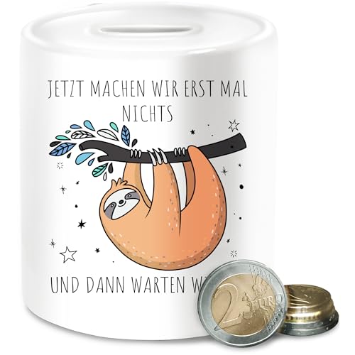 Spardose - Jetzt Machen wir erst mal Nichts und dann warten wir ab Faultier I Geschenk Faultier Fan I Homeoffice Büro Spruch Kollegen - Unisize - Weiß von Shirtracer