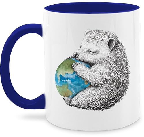 Tasse Tassen 325ml - Geschenk Igel umarmt Welt I Igelliebe Geschenke I Umarmung Erde I Weltkugel Geschenk Hedgehog - 325 ml - Dunkelblau Tasse Tassen 325ml - Geschenk Igel umarmt Welt I Igelliebe Geschenke I Umarmung Erde I Weltkugel Geschenk Hedgehog - 325 ml - Dunkelblau von Shirtracer