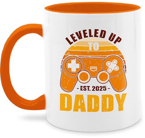 Tasse Tassen 325ml - Geschenk zum Vatertag - Leveled Up to Daddy Est 2025-325 ml - Orange - dad vatertagstasse vatertagsgeschenk papa 2024 kaffeetasse du wirst vatertagtasse männertag von Shirtracer