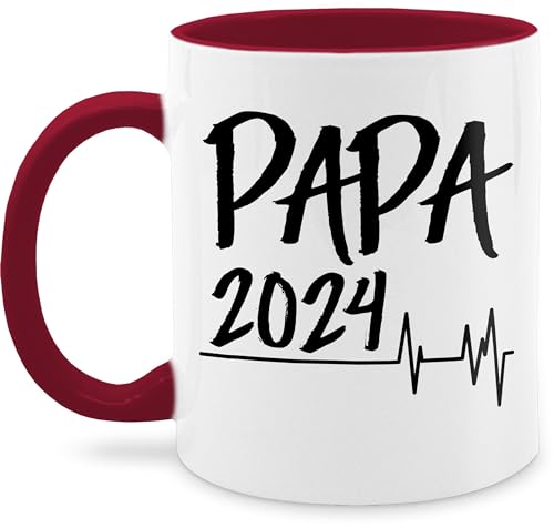 Tasse Tassen 325ml - Geschenk zum Vatertag - Papa 2024 Herzschlag - 325 ml - Bordeauxrot - geschenke für neue papas vater vatertagsgeschenk werdende väter werdender vatertags papatagsgeschenk 2022 von Shirtracer