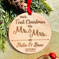 Unser Erstes Weihnachten Als Mr Und Mrs Ornament Mit Vornamen - Personalisiertes Weihnachtsgeschenk Brautpaar Oder Ehepaar Unser Erstes Weihnachten Als Mr Und Mrs Ornament Mit Vornamen - Personalisiertes Weihnachtsgeschenk Brautpaar Oder Ehepaar von Shop231Designs