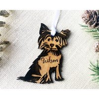Yorkie Personalisierter Weihnachtsanhänger - Yorkshire Terrier Geschenk Für Hundeliebhaber Haustier Erinnerungsgeschenk Welpe Erstes Weihnachten Yorkie Personalisierter Weihnachtsanhänger - Yorkshire Terrier Geschenk Für Hundeliebhaber Haustier Erinnerungsgeschenk Welpe Erstes Weihnachten von Shop231Designs