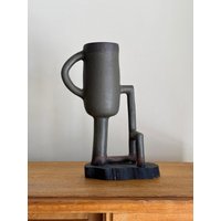 Mid Century Vase Mit Skulpturalem Griff, Auf Holz Montiert von ShopCarpenterStudio