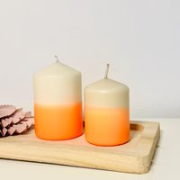 Dip Dye Neon Stumpenkerze in Taupe & Neon-Orange, Handgefärbt von ShopCeris