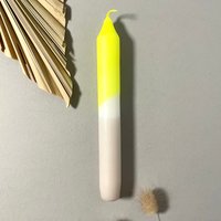 Dip Dye Stabkerze in Neon-Gelb & Taupe, Handgefärbt von ShopCeris