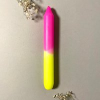 Dip Dye Stabkerze in Neon-Pink & Neon-Gelb, Handgefärbt von ShopCeris