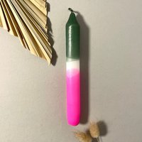 Dip Dye Stabkerze in Neonpink & Dunkelgrün, Handgefärbt Dip Dye Stabkerze in Neonpink & Dunkelgrün, Handgefärbt von ShopCeris