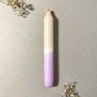 Dip Dye Stabkerze in Taupe & Flieder, Handgefärbt von ShopCeris