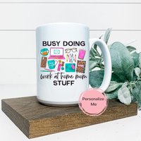 Beschäftigt, Arbeit Zu Hause Machen Mom-Sachen-Tasse, Arbeitsmama-Kaffeetasse, Geschenk Für Sie, Mama, Unternehmerin, Mama-Boss von ShopHarlowBoutique