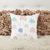 Regenbogen-Kissen, Kleines Mädchen-Kissen, Regenbogen-Baby, Namenskissen, Pastelle, Personalisiert, Akzent-Kissen, Individuelles Wohndekor, John von ShopHarlowBoutique