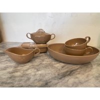 Vintage Braun Kunststoff Geschirr Set von ShopItsDestinee