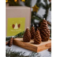 Tannenzapfen-Kerzen, Weihnachtskerze, Feiertagsdekor, Winter-Wohnkultur, Weihnachtstischdekor, Geschenkkerze von ShopOfHappyGifts