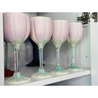4Er Set Tulip Pink Weingläser Jugendstil Newman Ceramic Works Handgemachte Porzellan Weinkelche Signierte Tulpen Wasserkelche 4Er Set Tulip Pink Weingläser Jugendstil Newman Ceramic Works Handgemachte Porzellan Weinkelche Signierte Tulpen Wasserkelche von ShopPennVintage