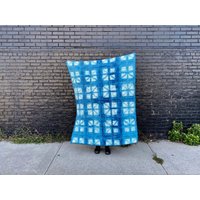 Handgemachte Shibori Gefärbt Baumwolle Und Seide Werfen Quilt Handgemachte Shibori Gefärbt Baumwolle Und Seide Werfen Quilt von ShopPilgrim