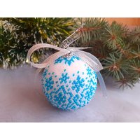 Blaues Netz Christbaumkugel, Weihnachtsbaum, Handgemachte Weihnachtsdekoration, Weihnachtsgeschenk, Perlen Weihnachtskugeln von ShopebyMariya