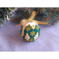 Grüne Und Weiße Christbaumkugel, Weihnachtsbaumspielzeug, Handgemachte Weihnachtsdekoration, Weihnachtsgeschenk, Weihnachtsperlenkugeln von ShopebyMariya