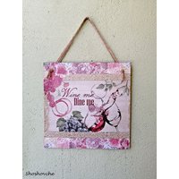 Wandbehang Schild Wine Me Dine Rotwein in Gläsern Blumen Trauben Küche Holzschild Weinkeller Wanddeko Decoupage von Shoshovche