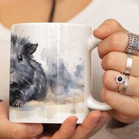 Schwarzes Meerschweinchen Aquarell Tasse - Niedliches Haustier Design Becher 330Ml/440Ml Für Tierliebhaber Und Haustierfreunde von Shotspace