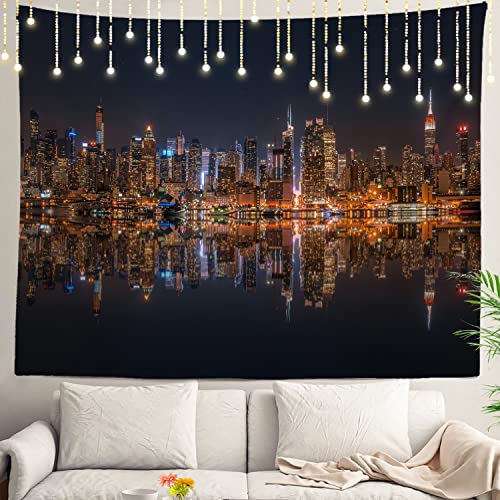 Shrahala New York Tapestry, Manhattan Skyline Night Water Cityscape New York Wall Hanging Large Tapestry Psychedelic Tapestry Decorations Bedroom Living Room Dorm(59.1 x 82.7 Inches, Grey Dusk) von Shrahala