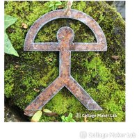 Rustikale Indalo Aufhänger, Man Weihnachtsbaumschmuck, Geschenk Wandaufhänger Rusty Art Für Wohnzimmer Wand Und Garten Decor 10 cm von ShropshireSteelCraft