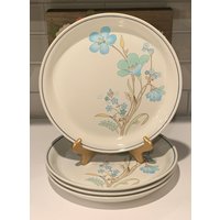 Vintage Blue Floral Speiseteller "Spring Delight' Von Kenmark | Ersatzteller von SiEstates