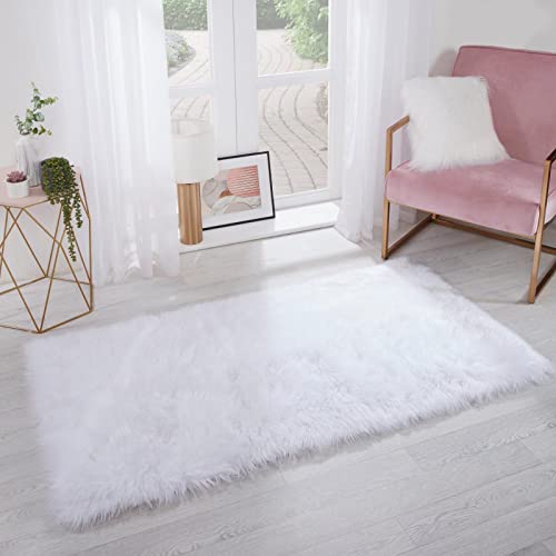 Sienna Flauschiger Teppich aus Kunstschaffell, Mikroveloursleder, groß, rechteckig, für Schlafzimmer, Küche, fusselfrei, weiche Bodenmatte, weiß, 120 x 170 cm von Sienna