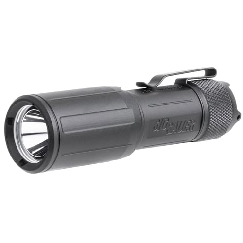 Sig Sauer Foxtrot-EDC Taktische Hand-Taschenlampe, 1350 Lumen, langlebig, wasserdicht, wiederaufladbar, mit tiefem Metall-Taschenclip, Copmact von Sig Sauer