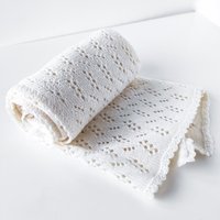 Weiße Babydecke Spitze Gestrickt Aus Weicher Merinowolle, Tauf - Oder Taufdecke von SigiKnitStore