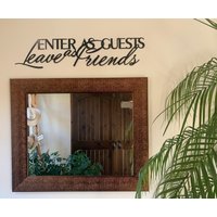 "Metall "Eingabe Als Gäste, Verlassen Freunde" Wandworte." von SignPerformance