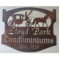 Personalisiertes Metallschild Mit Pferd Und Kutsche Personalisiertes Metallschild Mit Pferd Und Kutsche von SignPerformance