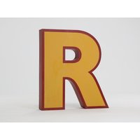 Gelber Und Roter Buchstabe R | Reverse Channel Letter Altes Schild Signiert von SignSoup